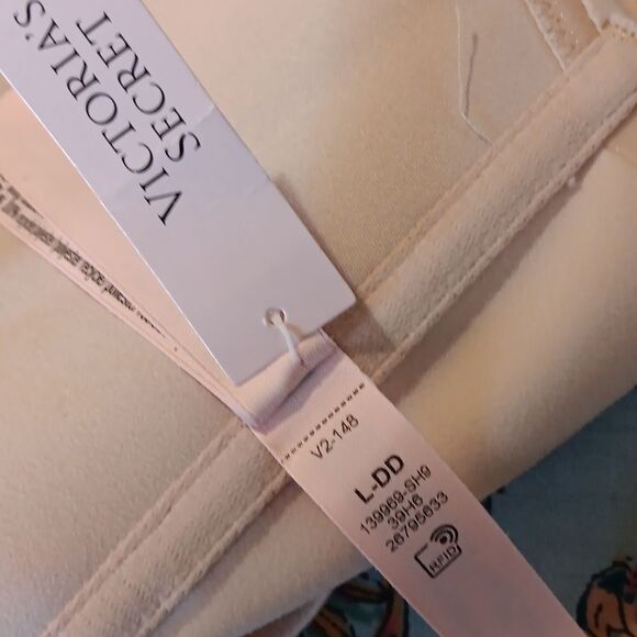 NWT Victoria's Secret T-Shirt, No-Wire, Bandeau, Convertible Bra. - Picture 13 of 13